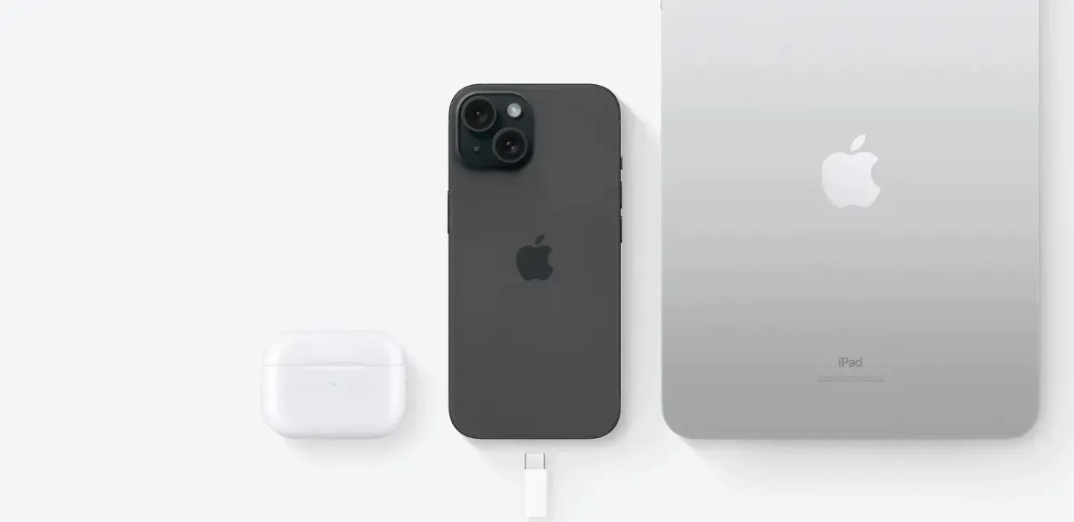 Смартфон Apple iPhone 15 256GB Black (MTP63RX/A) - придбати в